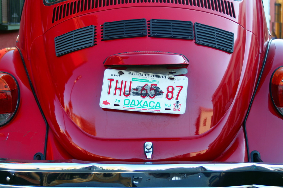 ナンバープレートが破損したら、修理は可能？交換にかかる費用とは？