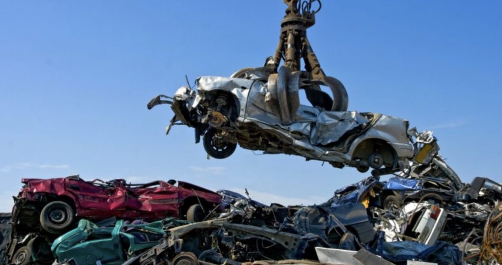 廃車がプレスされる時の流れ｜リサイクルに関する理解を深めよう